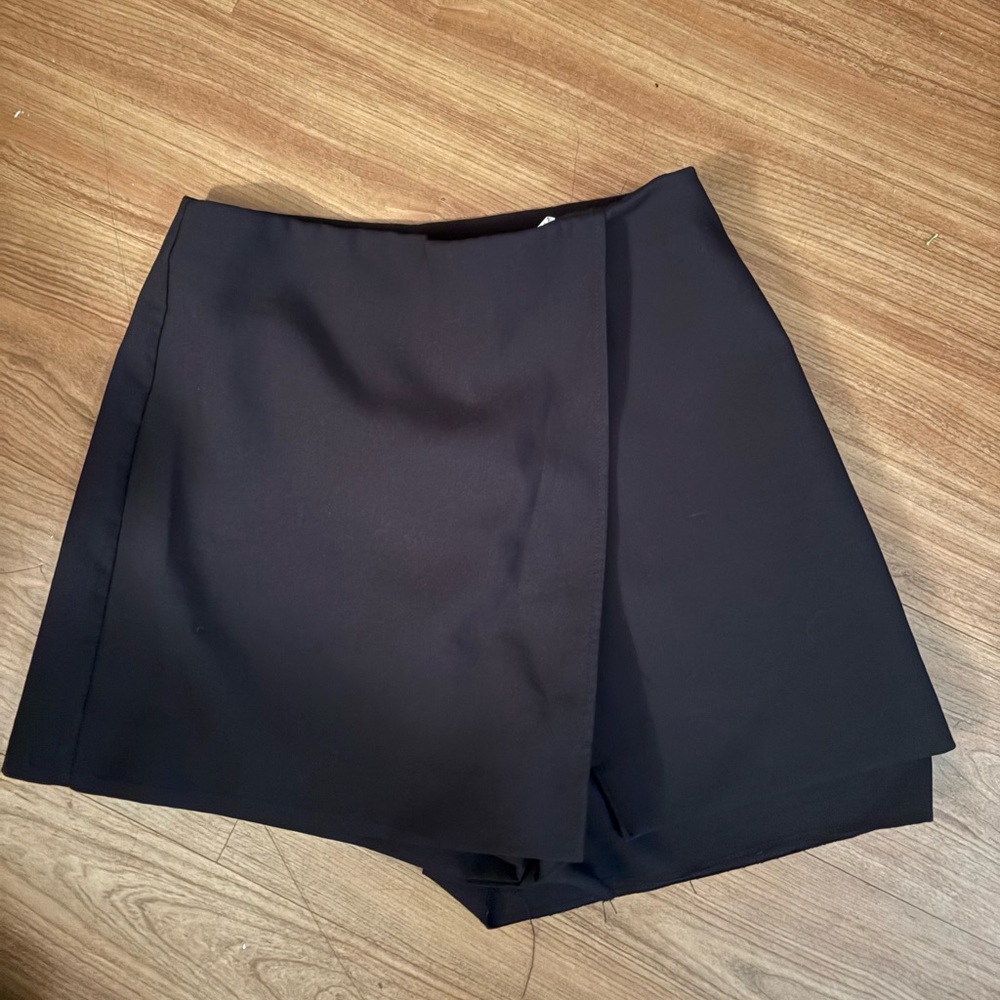 Zara Classic Black Apparel